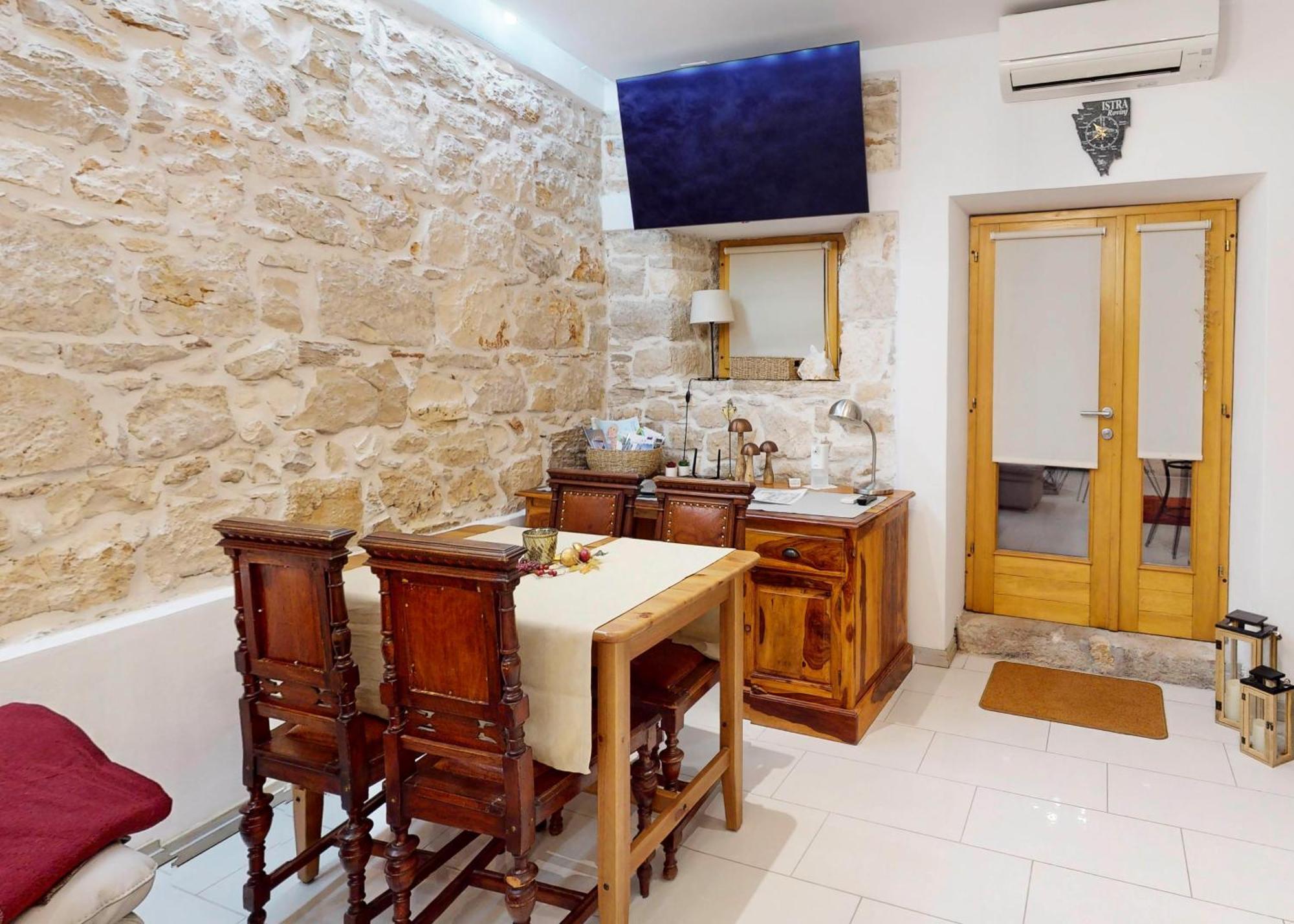 Apartment Michaela 4-Sterne & Parking Rovigno Esterno foto